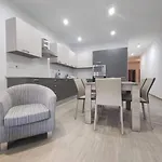 Spacious 3br Retreat, Near Beach, Pool & Gym Access